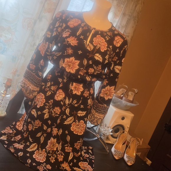 Old Navy Dresses & Skirts - Old Navy Black Maxi Dress with Peach Floral Print